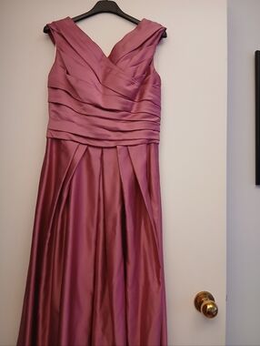 Elegant V-Neck Satin Evening Dress in Pink.Size S